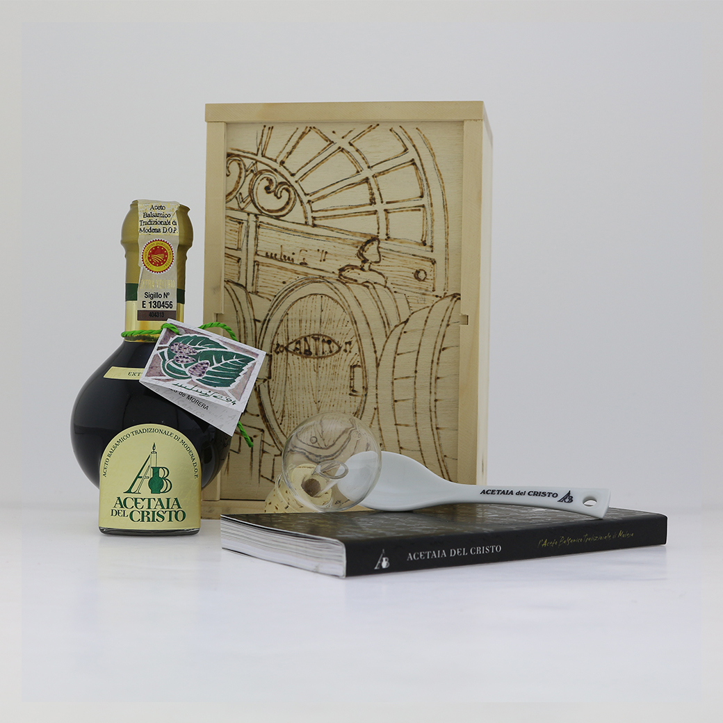 Hand-PLACED WOODEN packaging of Traditional Balsamic Vinegar of Modena Extra Old DOP GELSO