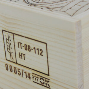 PIR-004-Confezione-in-Legno-Pirografata-a-Mano-di-Aceto-Balsamico-Tradizionale-di-Modena-DOP.jpg
