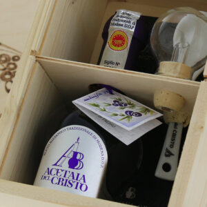 PIR-AGCT-001-Confezione-in-Legno-Pirografata-a-mano-di-Aceto-Balsamico-Tradizionale-di-Modena-DOP-Tradizionale-GINEPRO.jpg