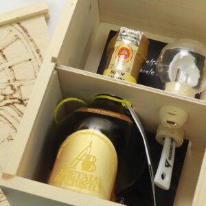 PIR-ERCT-001-Confezione-in-Legno-Pirografata-a-mano-di-Aceto-Balsamico-Tradizionale-di-Modena-DOP-Extravecchio-ROVERE-1.jpg