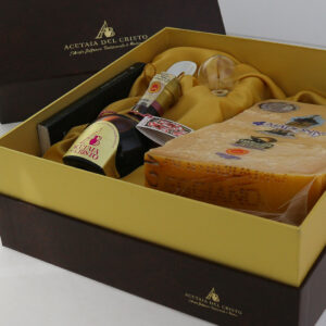 REG-ECFCT-QM001-Confezione-Regalo-Aceto-Balsamico-Tradizionale-di-Modena-DOP-Parmigiano-Reggiano-CILIEGIO.jpg